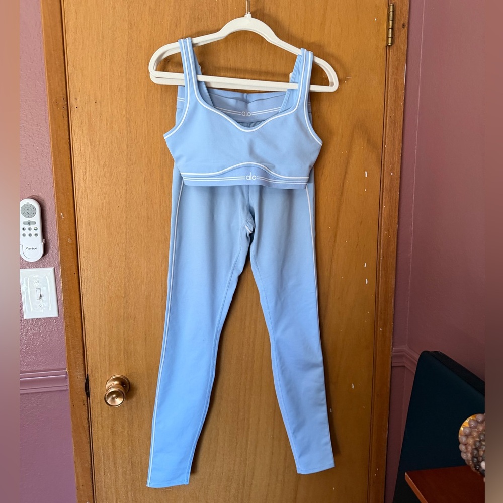 Alo Heartthrob Bra & Leggings Set - Seashell blue